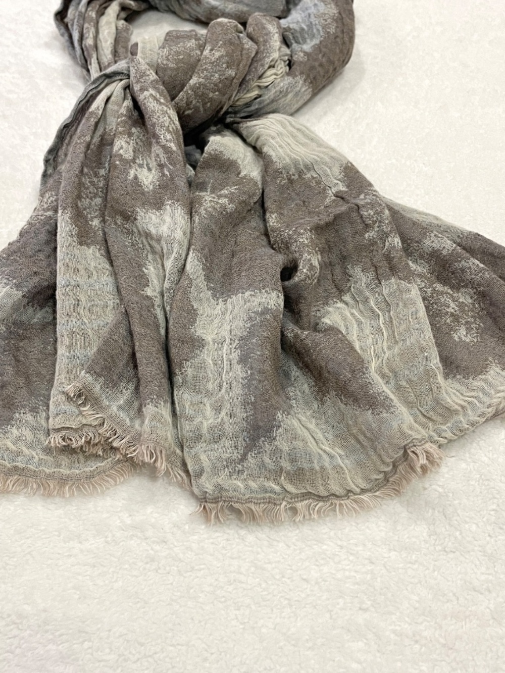 Abstract Crinkle Scarf - Picture 6 of 6